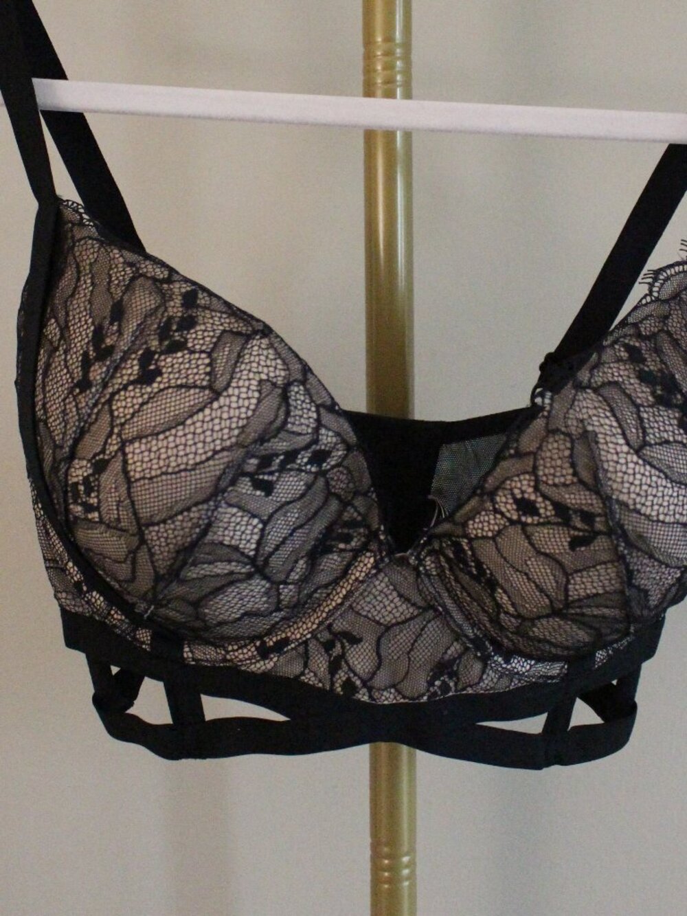 Women's Victoria's Secret Very Sexy Push Up Bra, Size 34DD - Picture 2 of 5
